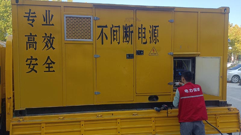 莱城柴油发电机组和UPS电源配合使用时，如何避免切换过程中的电力中断？